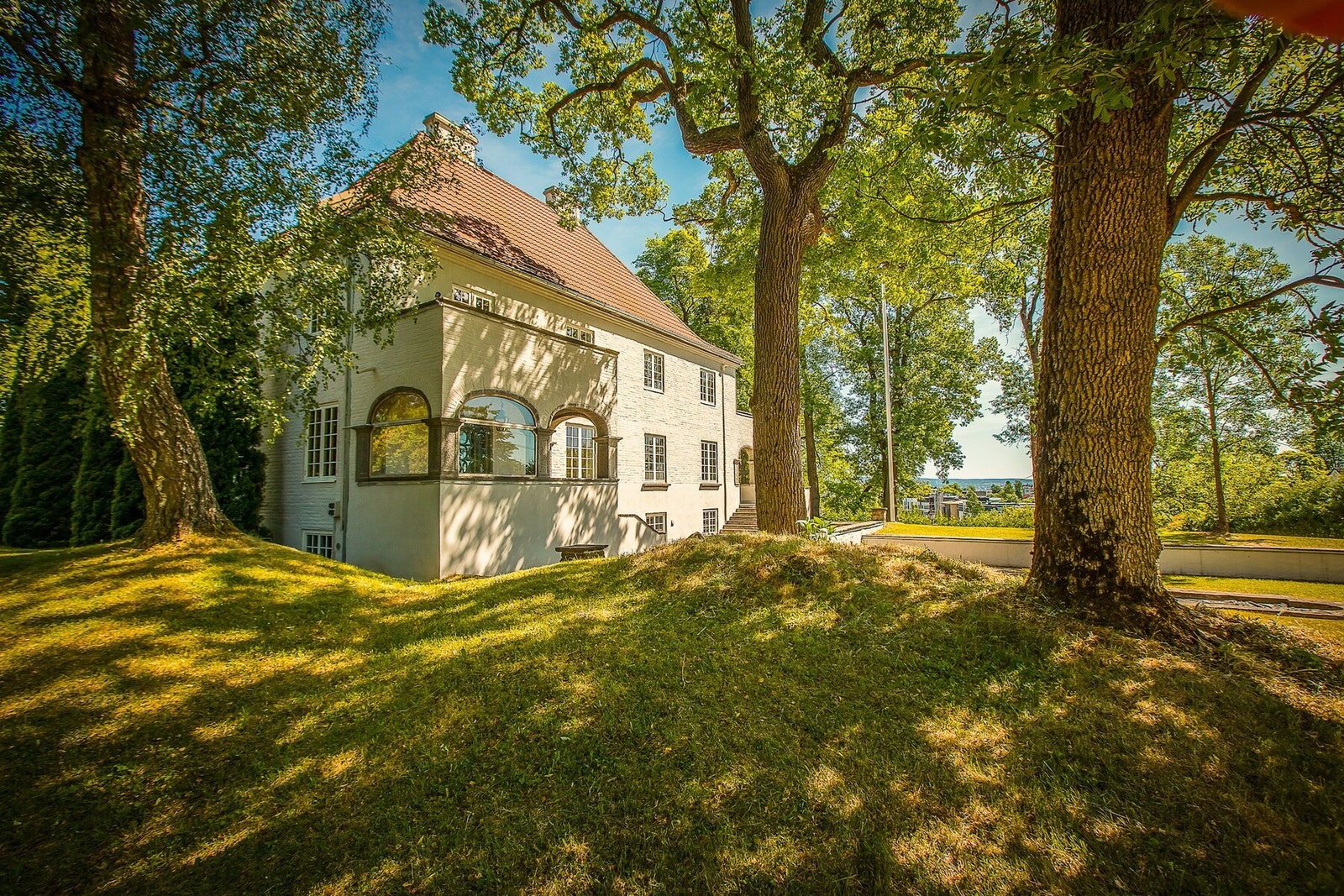 En fasjonabel og vakker Villaeiendom fra 1915 i nybarokk stil. Galleribilde