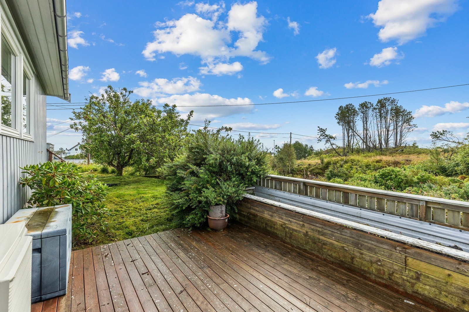 Veranda nummer to vendt mot sør. Galleribilde