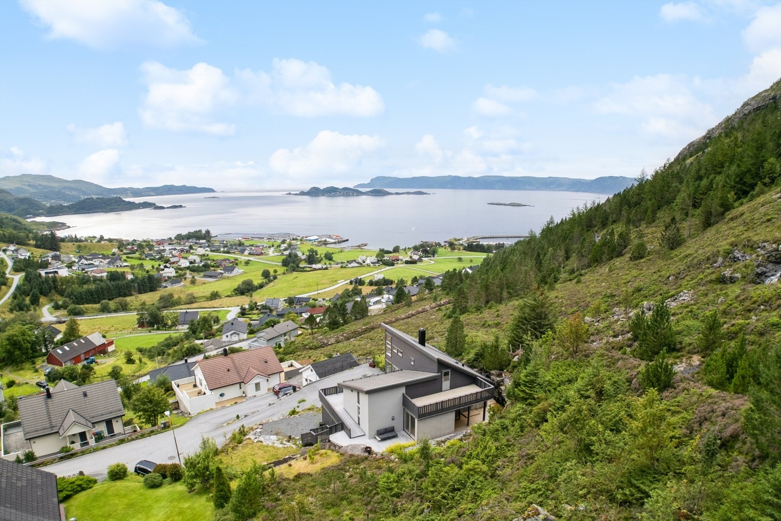 Boligen ligger øverst i byggefelt på Flatraket med fantastisk utsikt Galleribilde