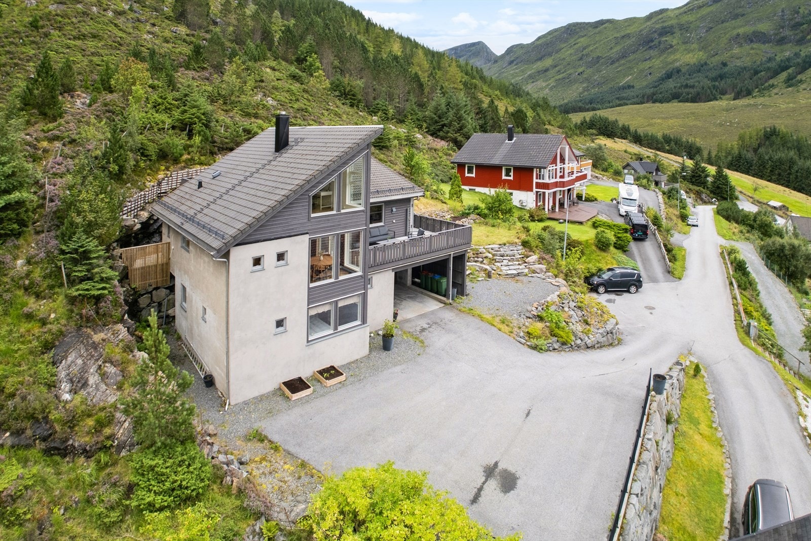 Stor asfaltert gårdsplass Galleribilde