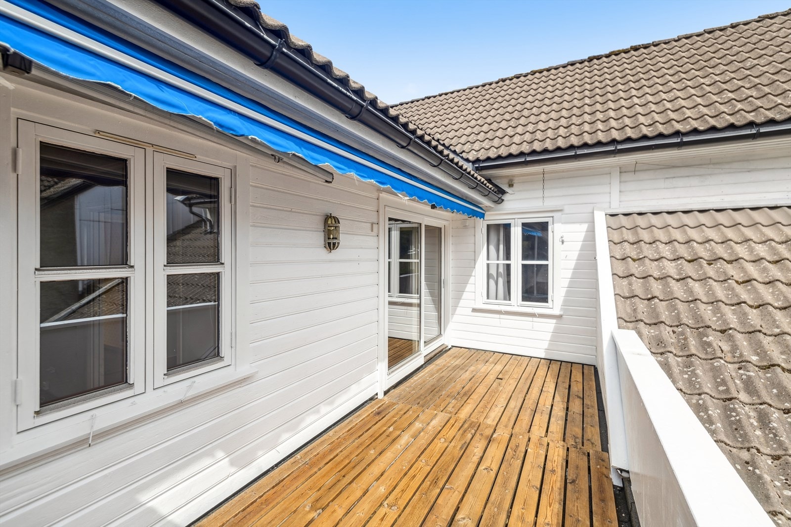 Romslig balkong. Galleribilde