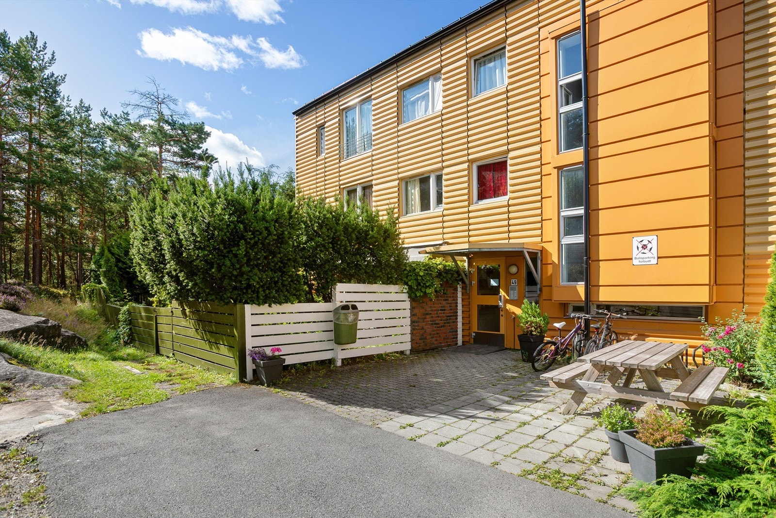 Hyggelig inngangsparti Galleribilde