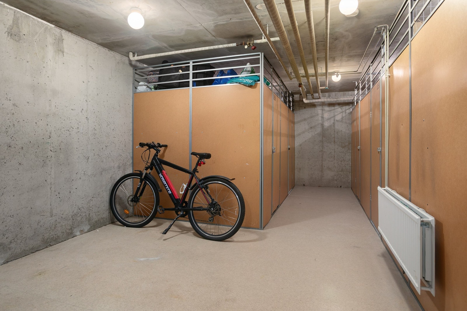 Kjellerbod og plass til sykkelparkering Galleribilde