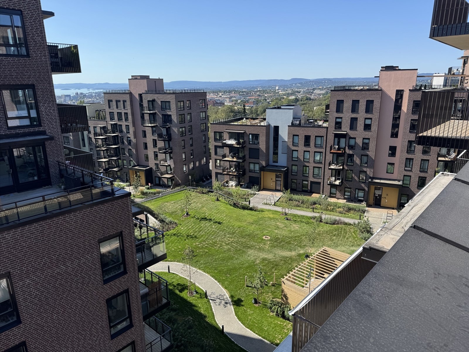 En av flere felles takterrasser. Galleribilde