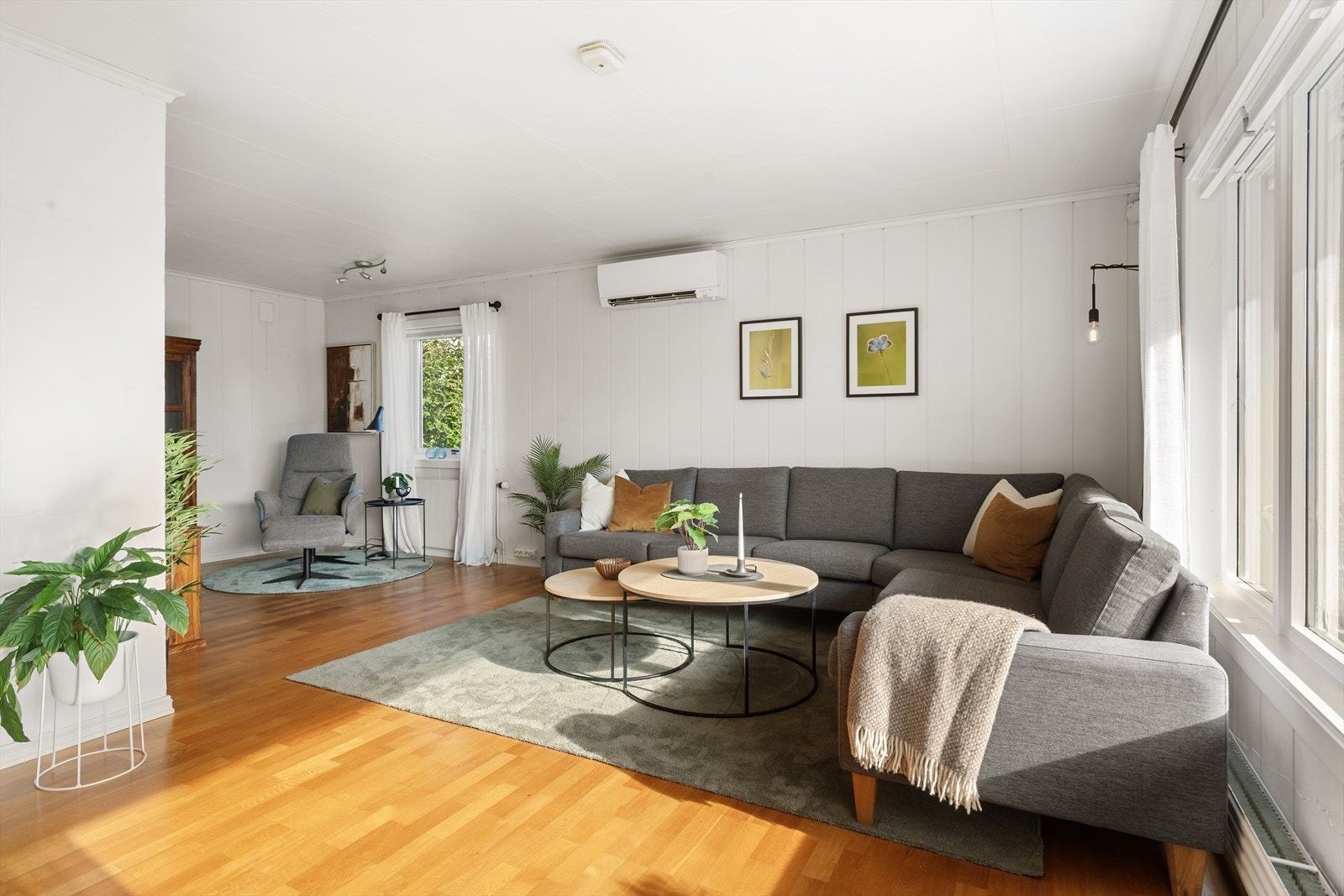 Boligen har et BRA-i på 183kvm fordelt på hovedplan og kjeller. Galleribilde