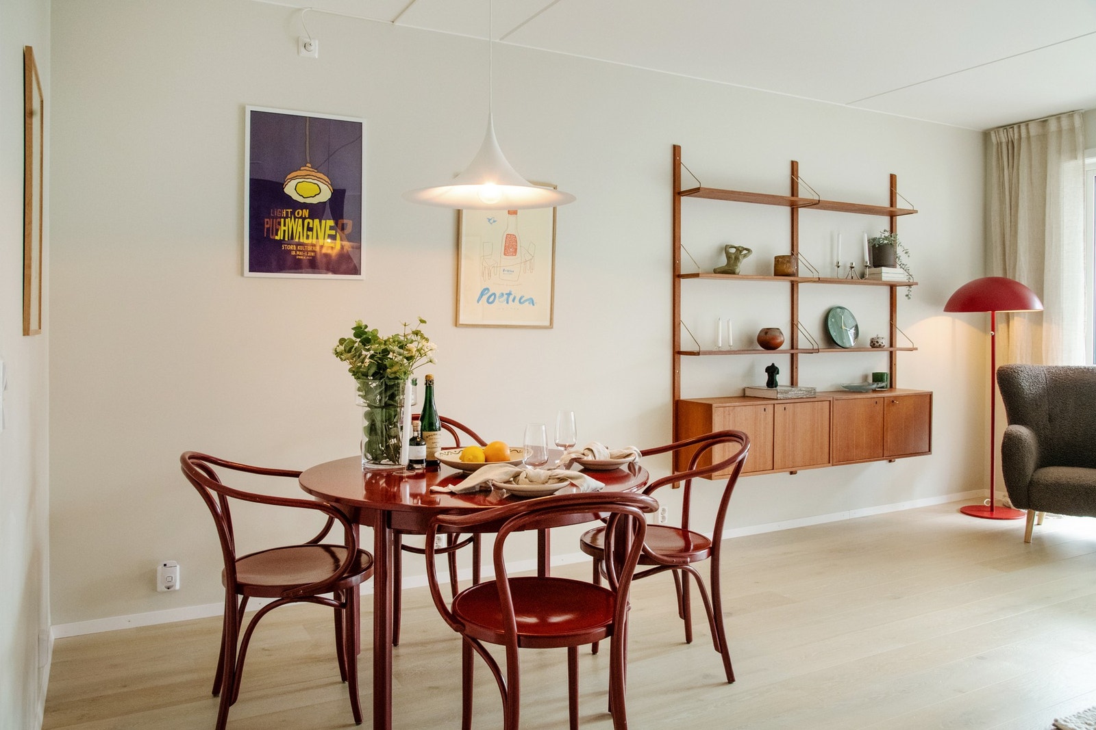 Her får du en moderne bolig fra 2024 som kombinerer smarte løsninger og gode kvaliteter. Galleribilde