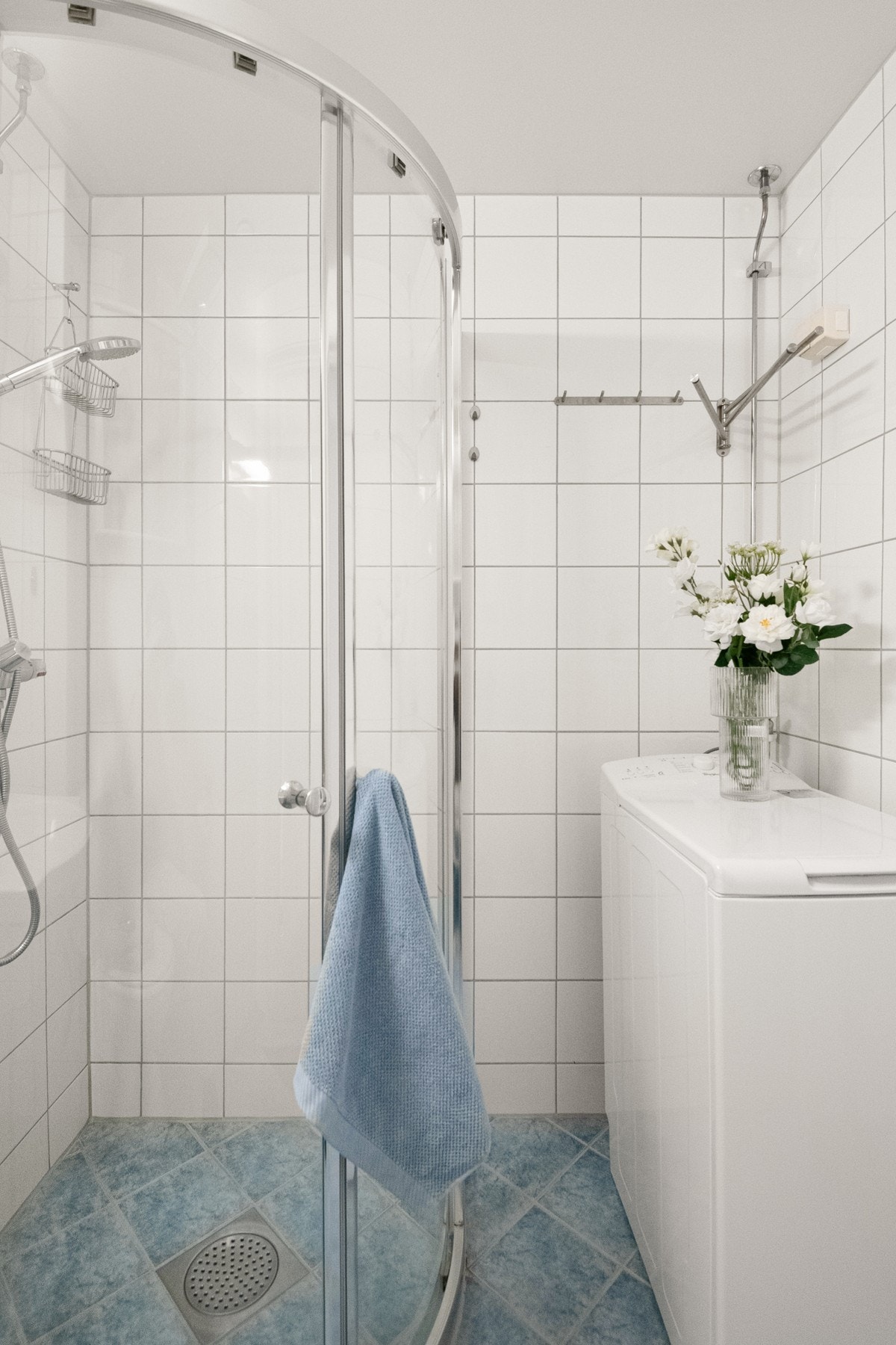 Det er også praktisk opplegg for vaskemaskin, og maskinen medfølger handelen. Galleribilde