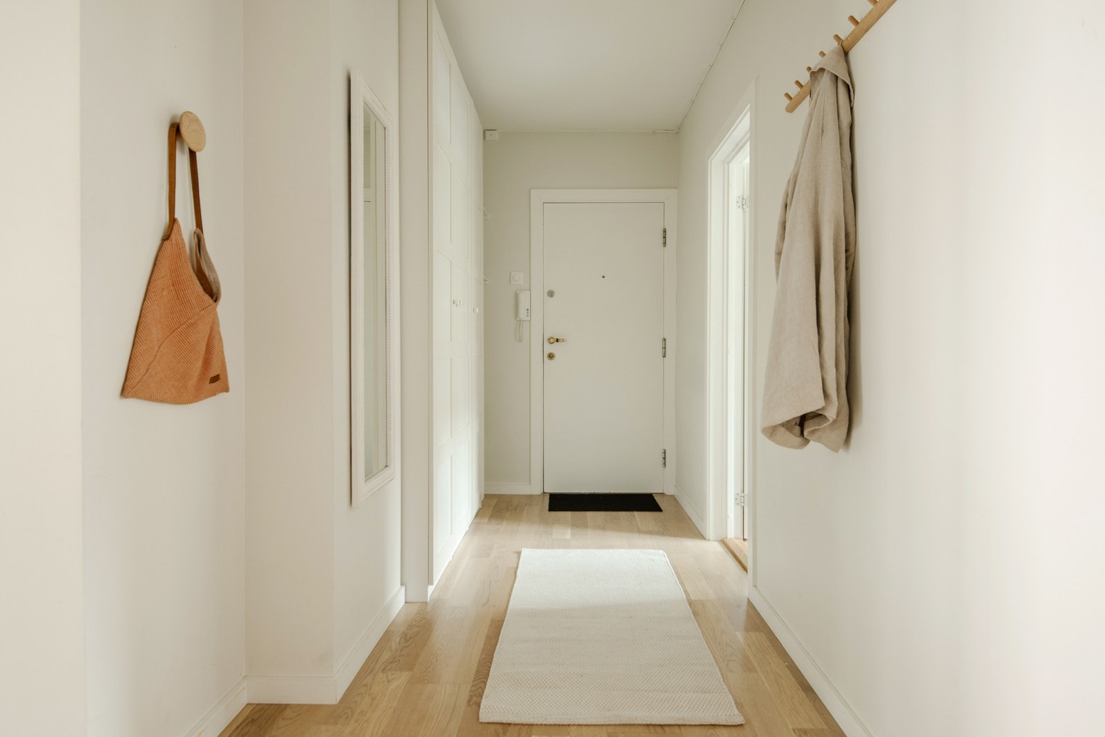 Leiligheten befinner seg i byggets 2.etasje og har adkomst via trapp Galleribilde