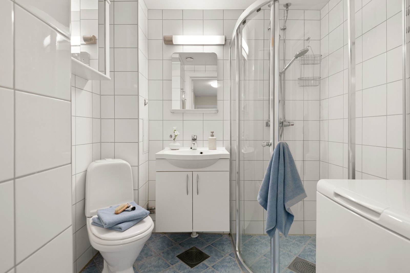 Badet ble rehabilitert i 2010/11 og har flislagte overflater med varmekabler i gulv Galleribilde