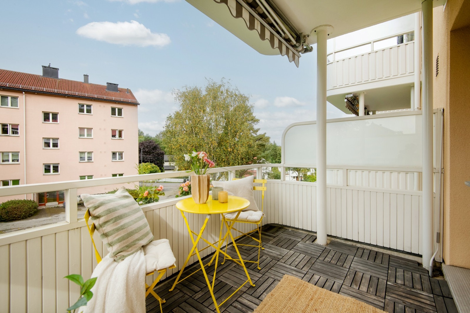 Fra stuen har du adkomst til en vestvendt balkong på ca. 6,5 kvm. Galleribilde