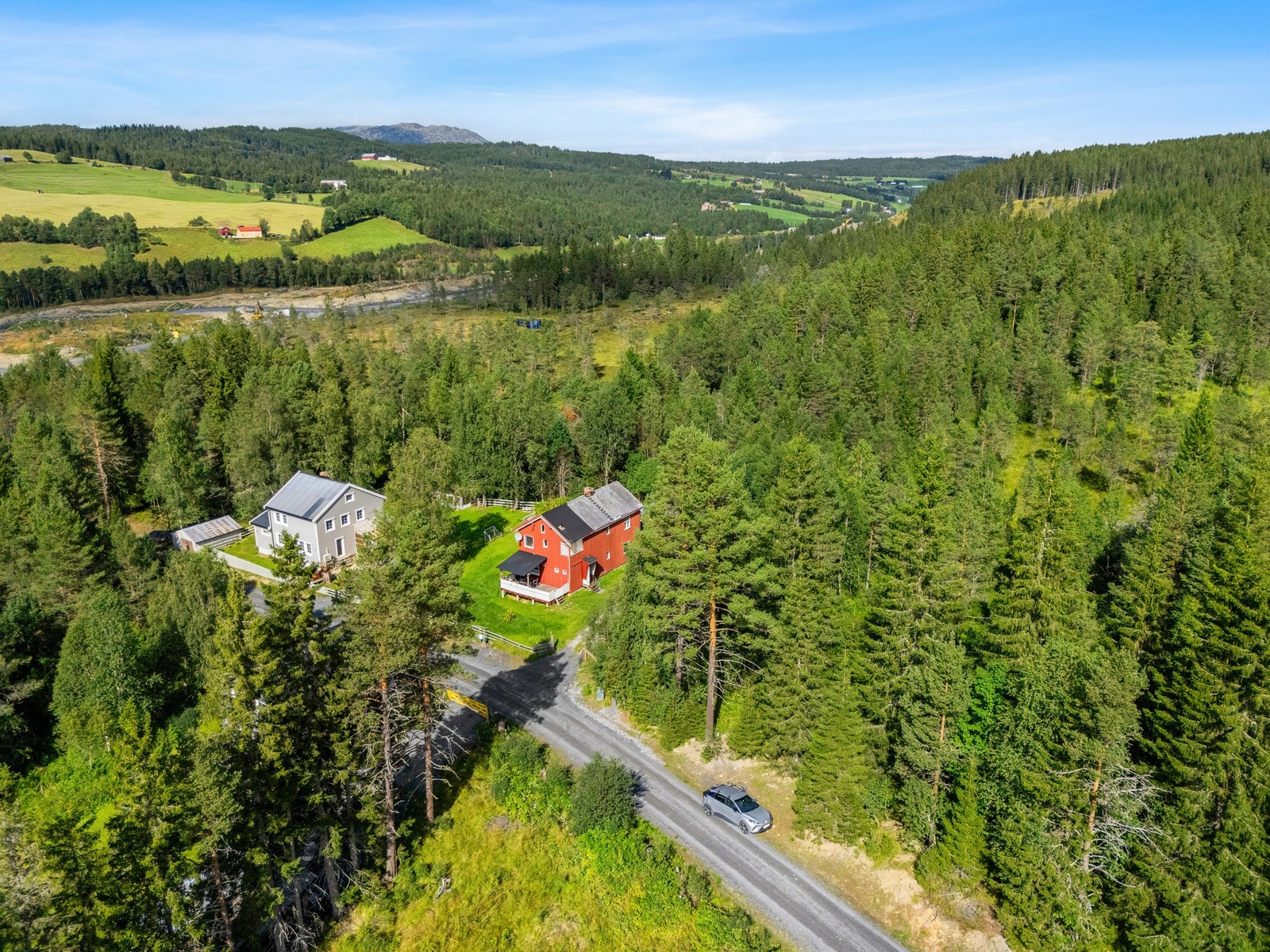 Boligen ligger med nærhet til Soknedal sentrum. Galleribilde