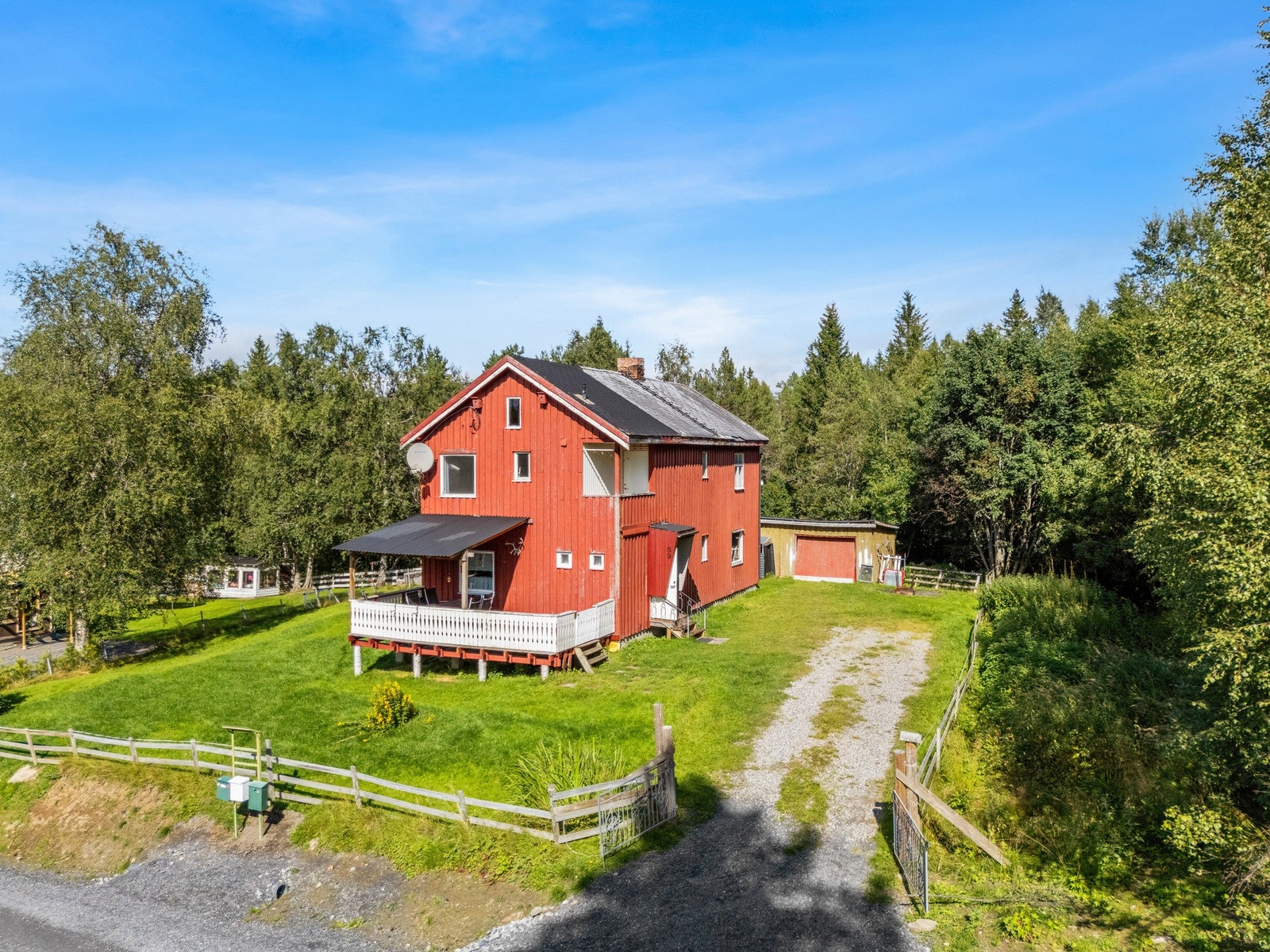 Velkommen til Råveien 59, presentert av Albin Bakkemo v/ Eiendomsmegler 1! (Foto: Interiørfoto, Torstein Uthaug Galleribilde