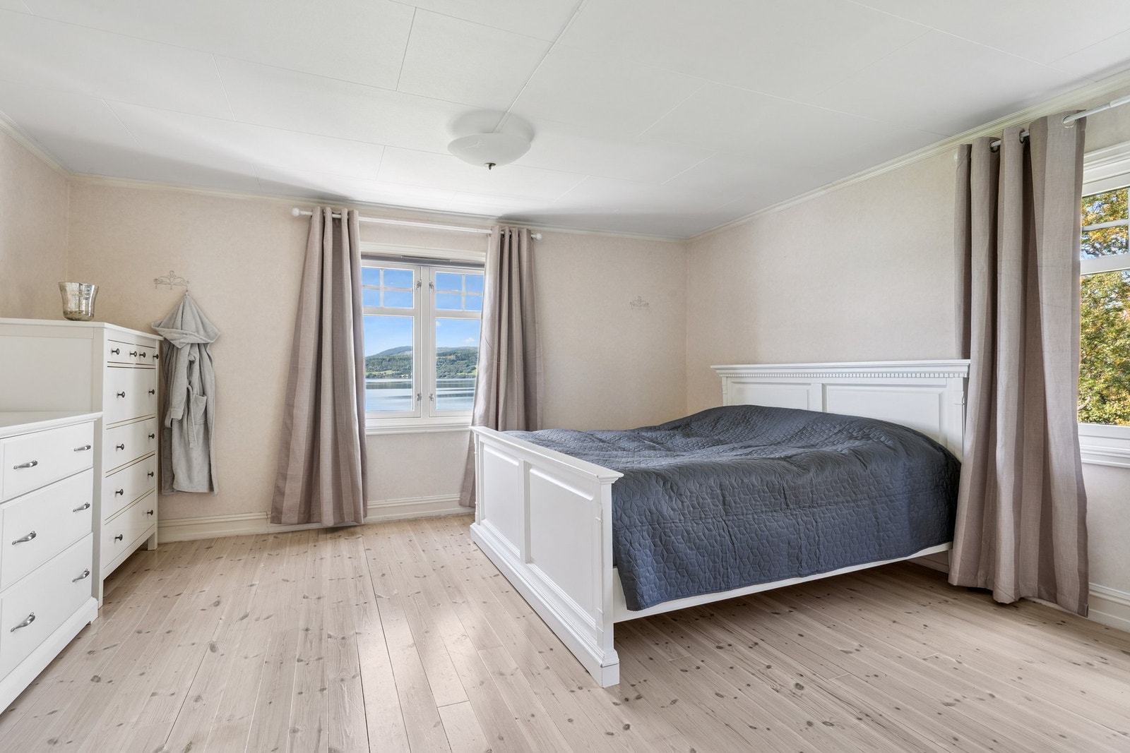 Soverom på 20 kvm. Her har man god plass til ønsket innredning. Galleribilde