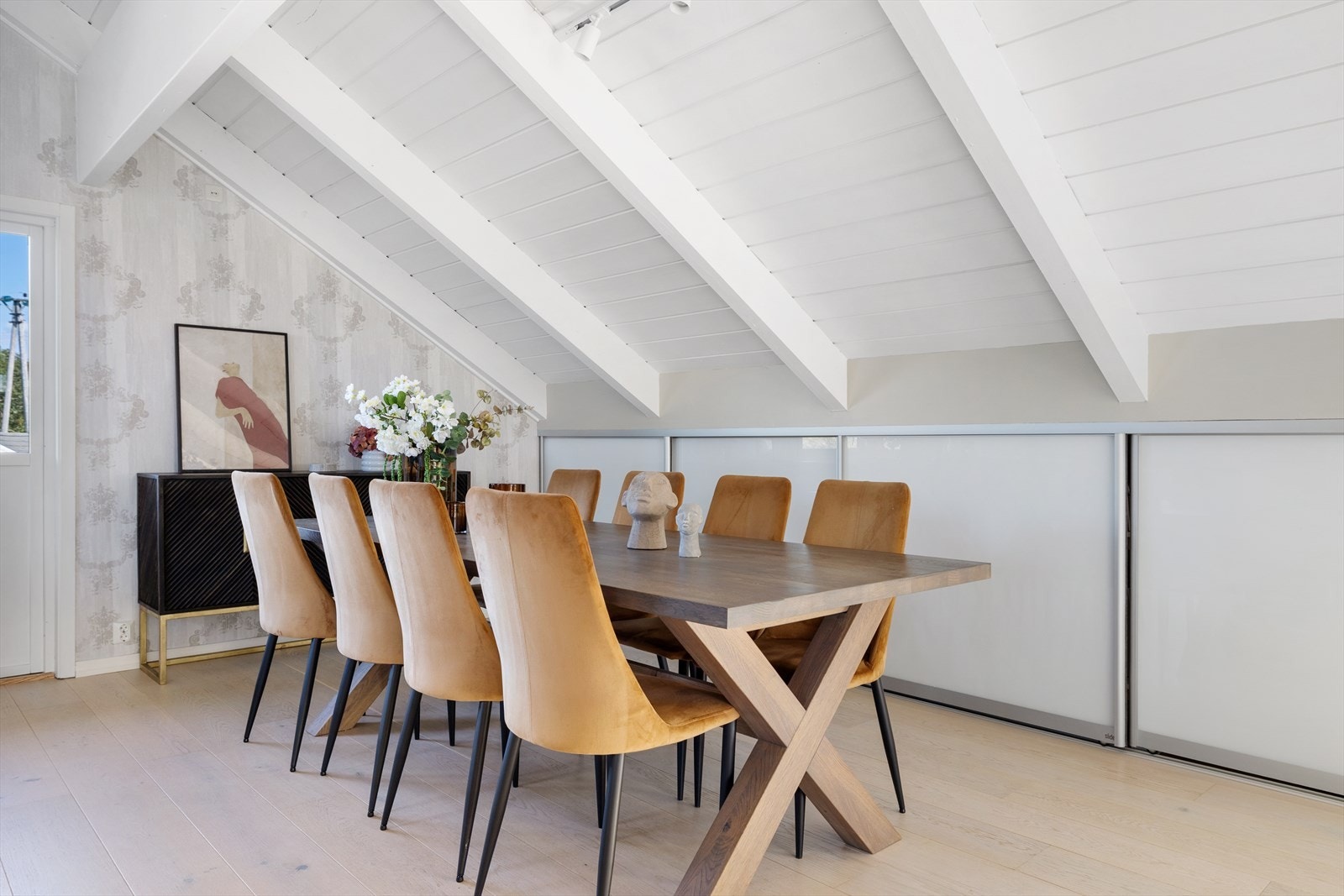 God lagringsplass i kneloft Galleribilde