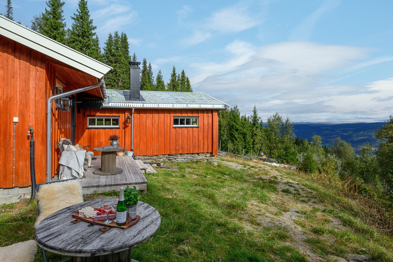 Terrasse ved inngangspartiet, med bruksareal på 7 kvm. Galleribilde