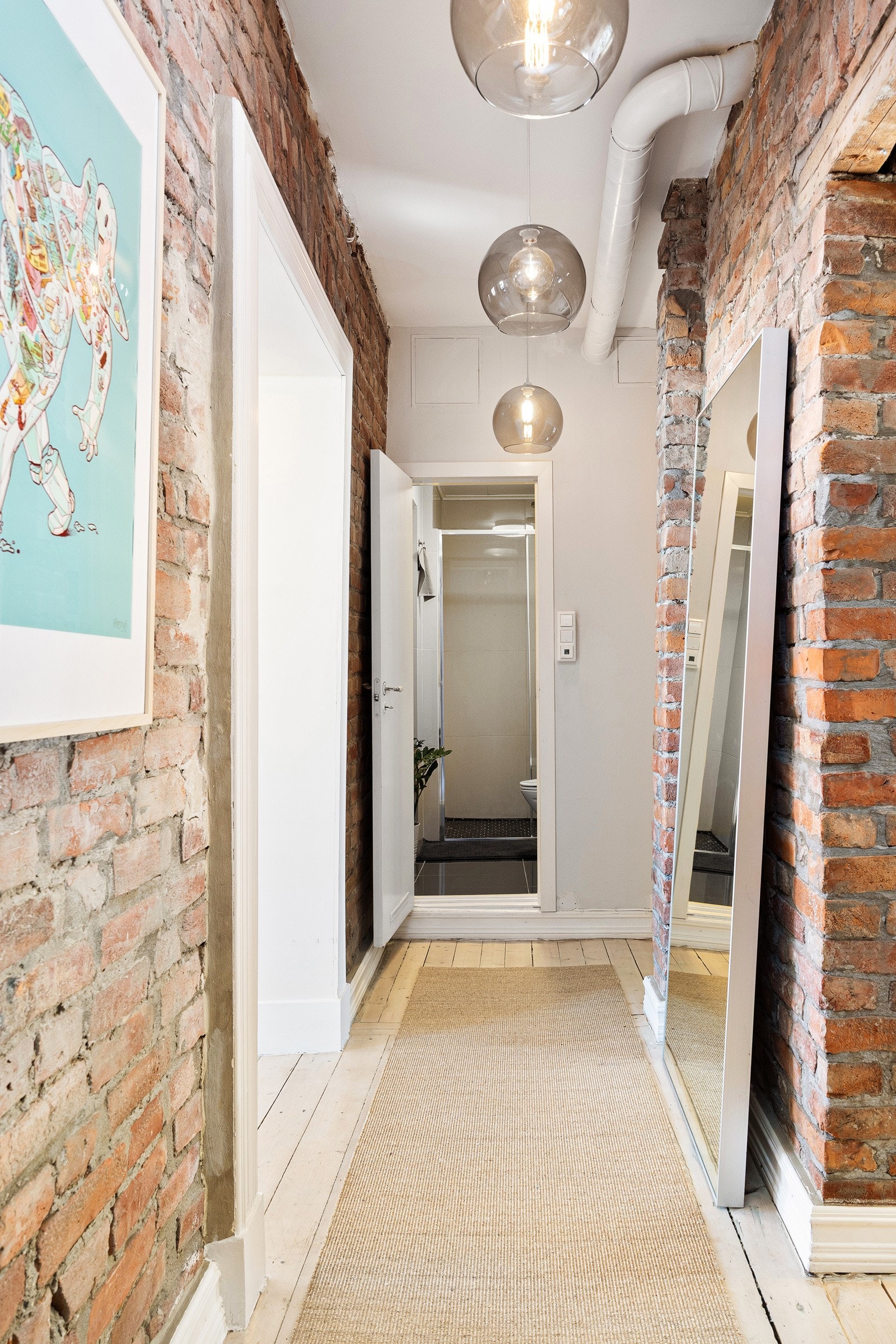 - Mellomgang med flotte, originale teglsteinsvegger - Galleribilde
