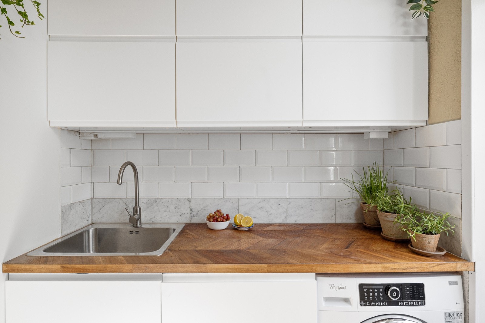 - Integrert stekeovn, koketopp, oppvaskmaskin, vaskemaskin og kjøl-/ fryseskap - Galleribilde