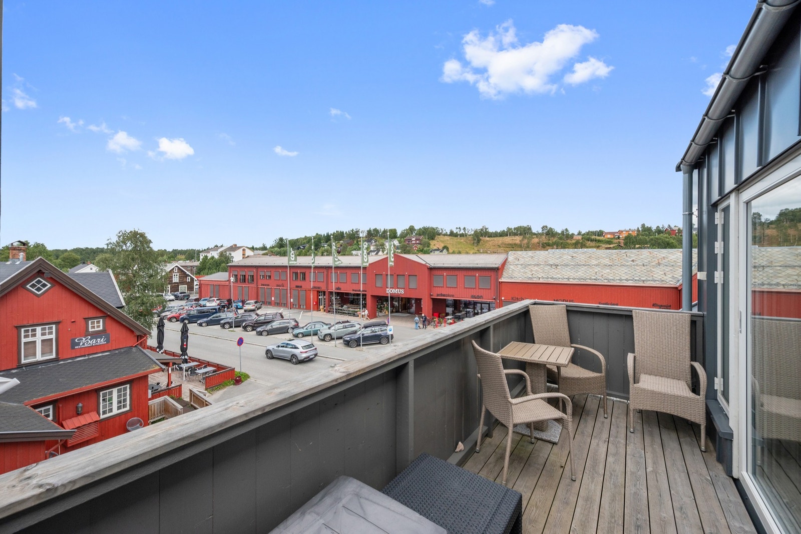 Balkong med utsikt over Røros sentrum. Galleribilde