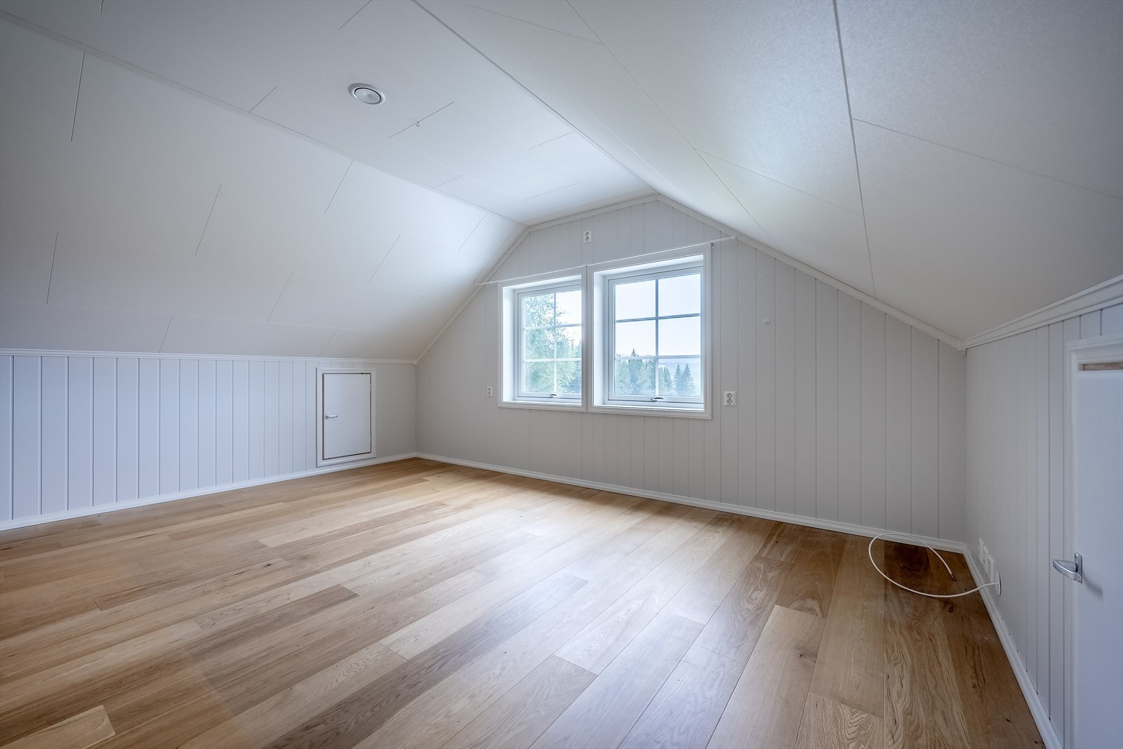 Boligens loftetasje har loftstue på hele 25 m² Galleribilde