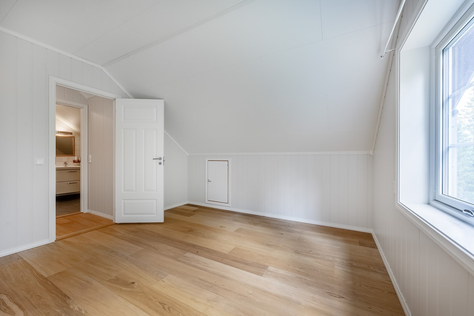 Iht. tegning er rommet inndel i to rom, så det er fullt mulig å tilrettelegge for tre eller fire soverom i boligen med enkle grep Galleribilde