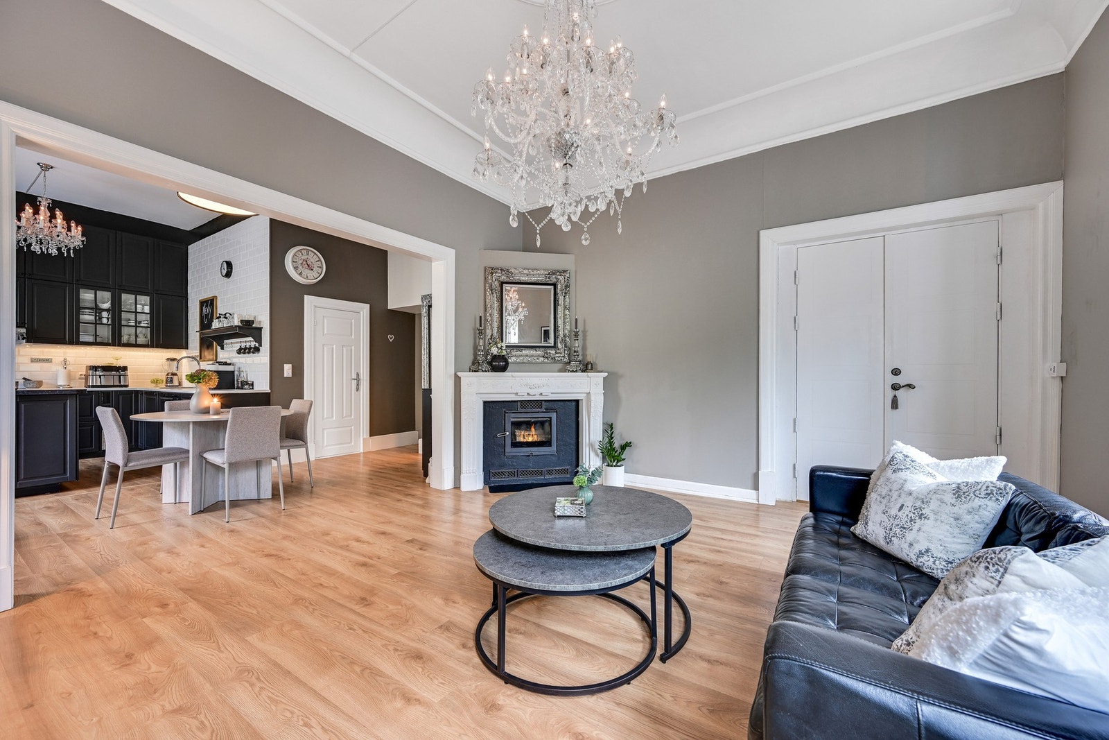 På innsiden begynner vi med den koselige stuen Galleribilde