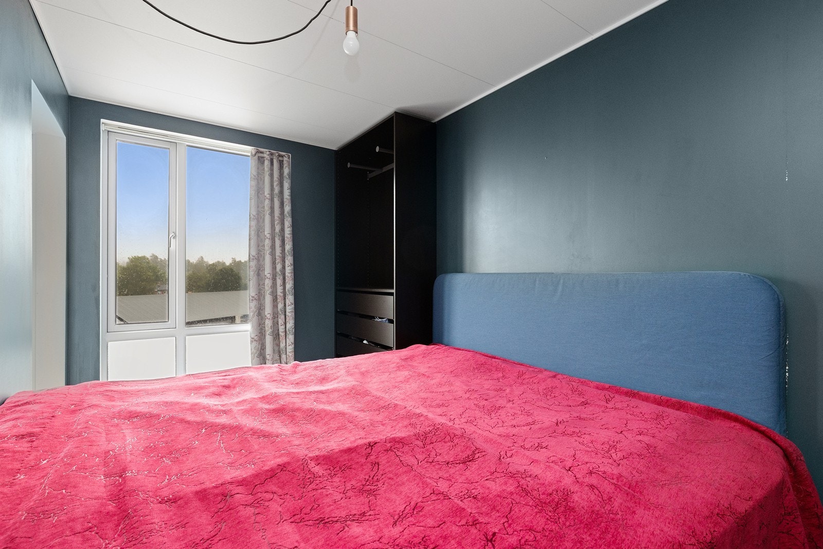 Garderobeskap på begge sider Galleribilde