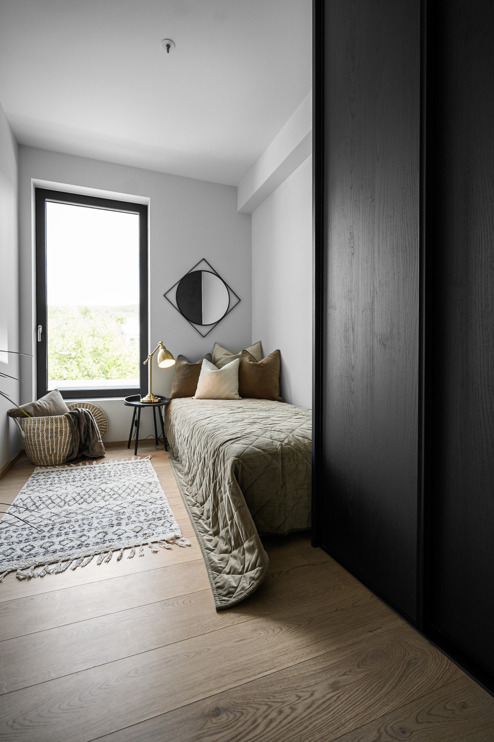 Soverom 2 med skyvedørsgarderobe Galleribilde