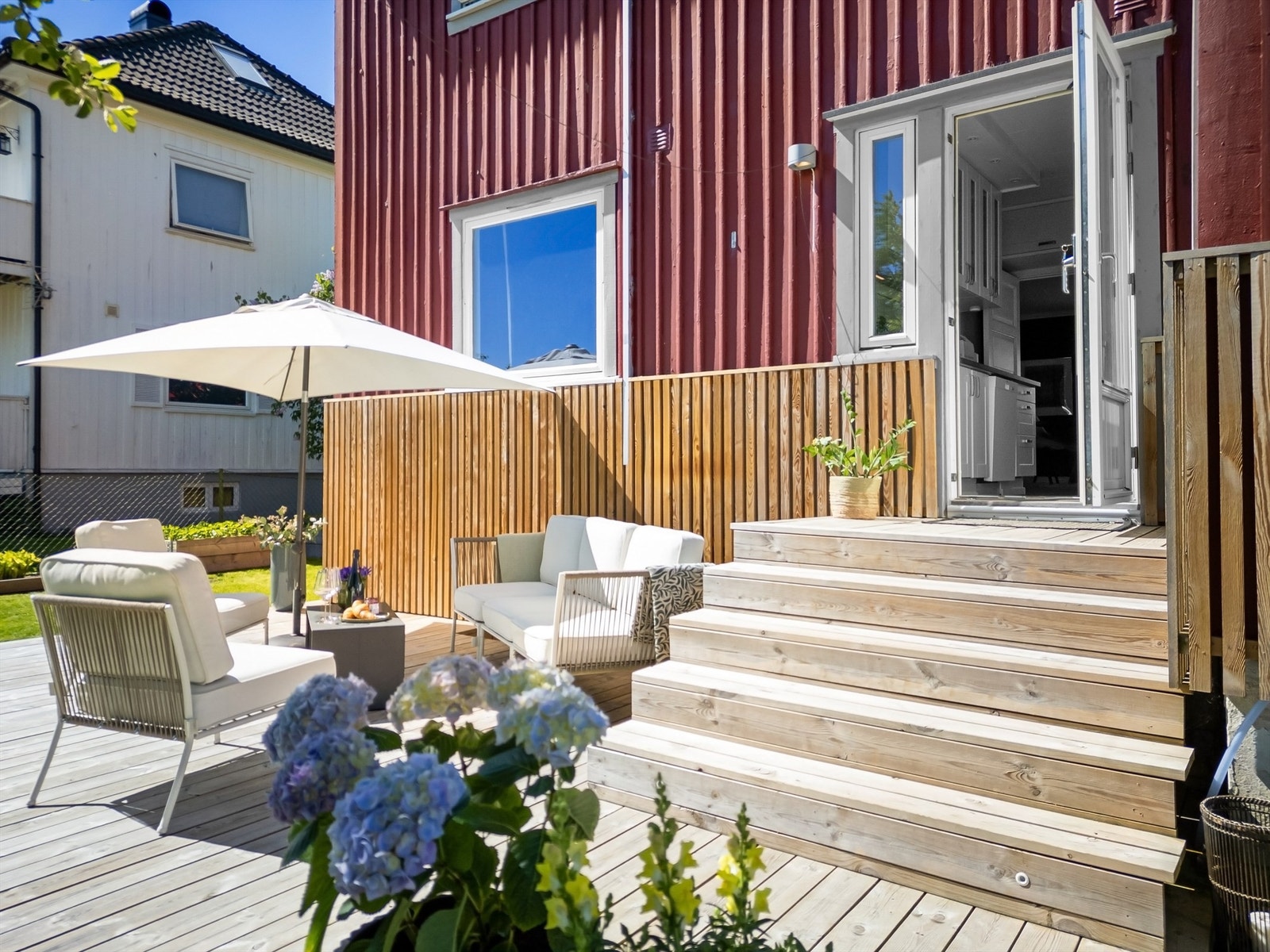 Østvendt platting fra 2022 på ca. 26 kvm Galleribilde