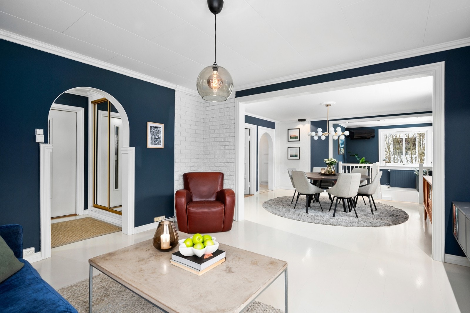 Åpen løsning mellom stue og spisestue Galleribilde