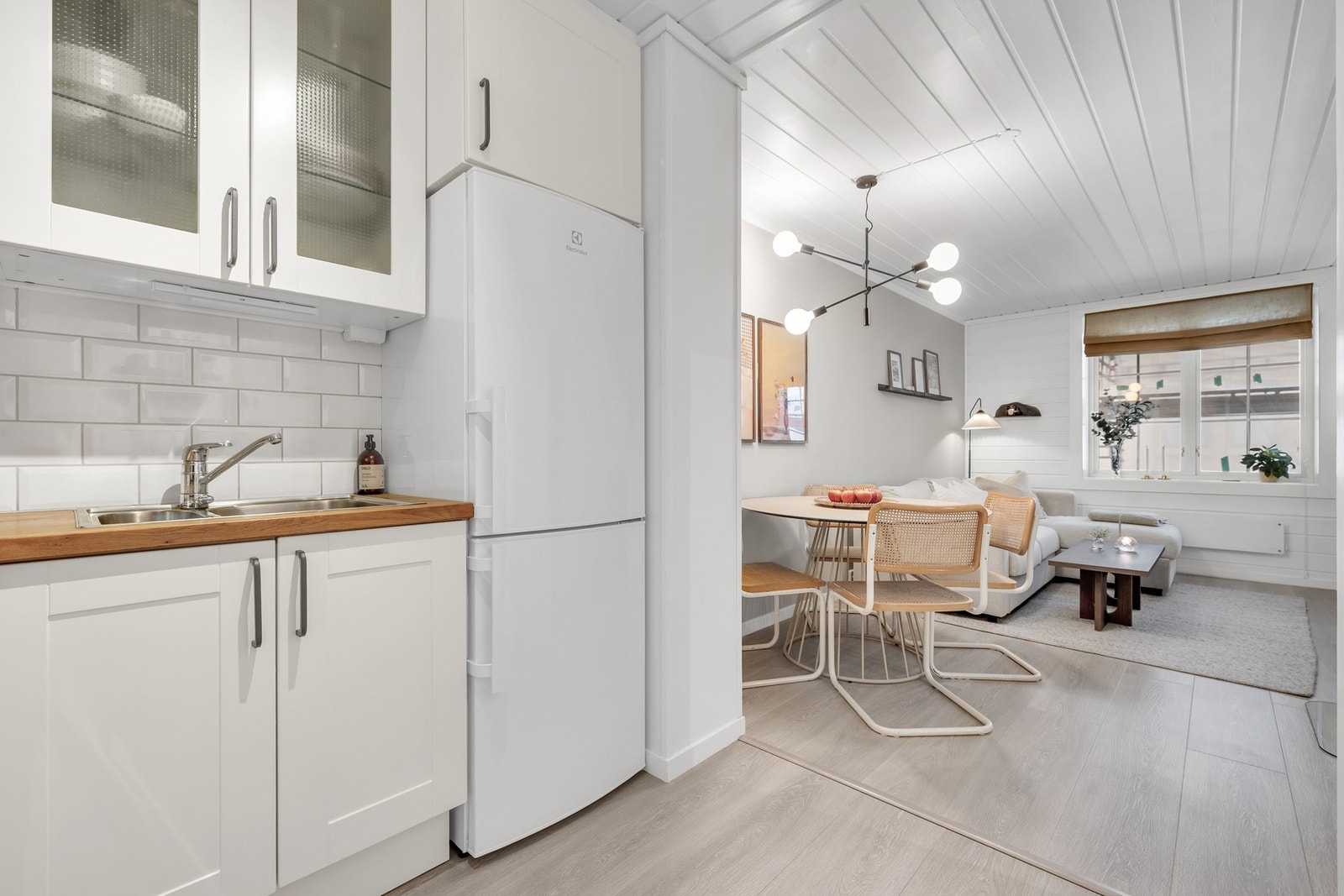 Svært gode kollektivforbindelser like ved inngangsdøren med enkel tilgang til byens studiesteder. Galleribilde