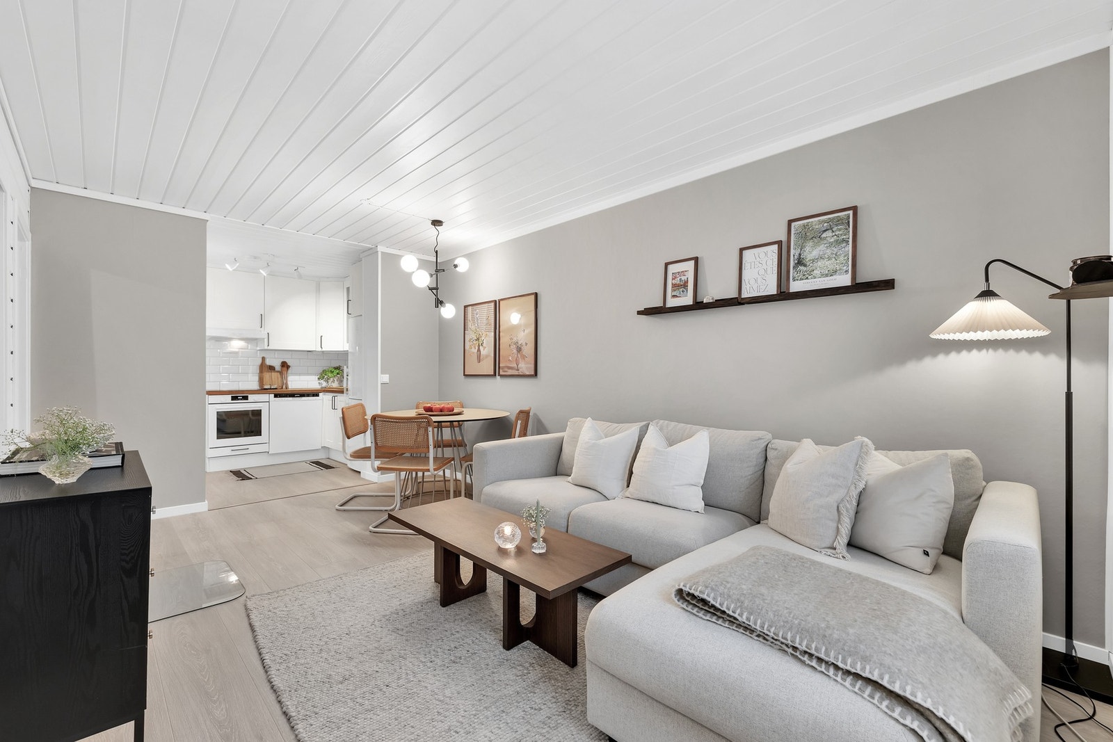 Leiligheten ligger fint og sentralt til på Lademoen med umiddelbar nærhet til de aller fleste servicefunksjoner. Galleribilde