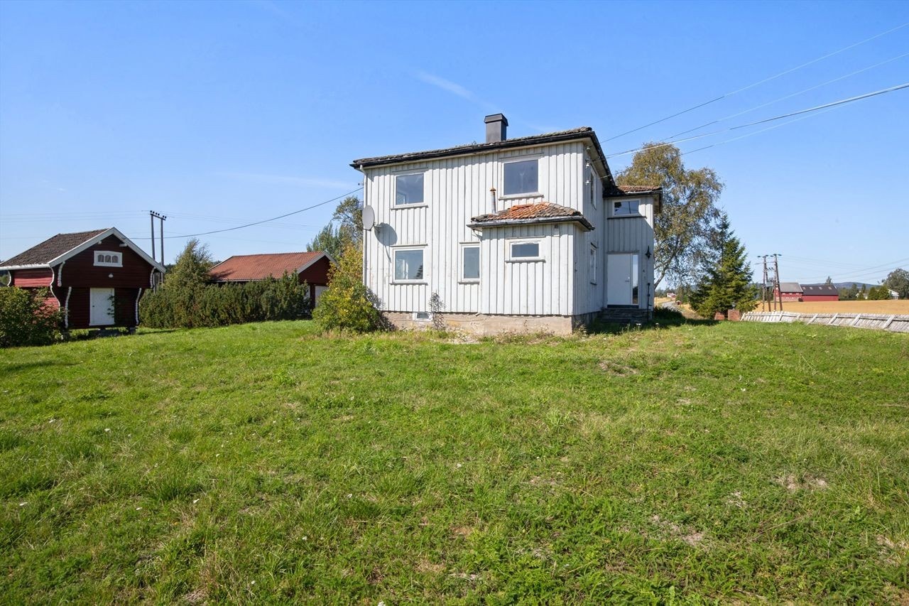 Romslig tomt på ca. 2 832,4 m² Galleribilde