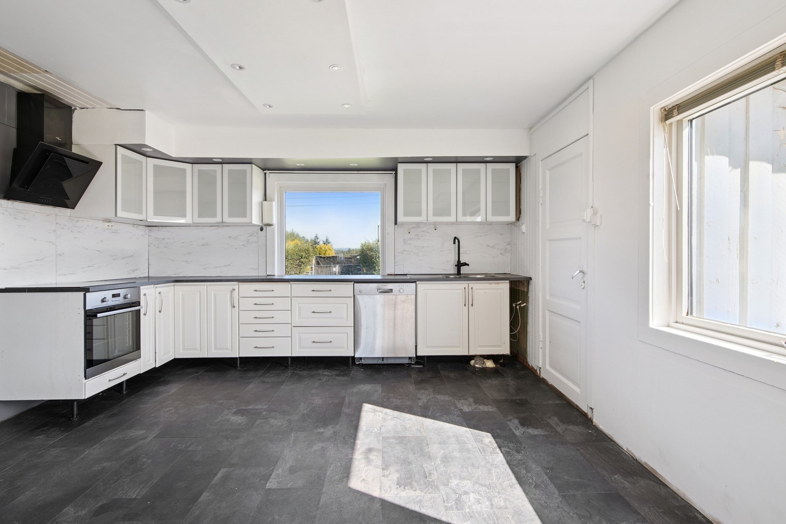 Et romslig kjøkkenareal hvor du kan skape din egen drømmeløsning Galleribilde