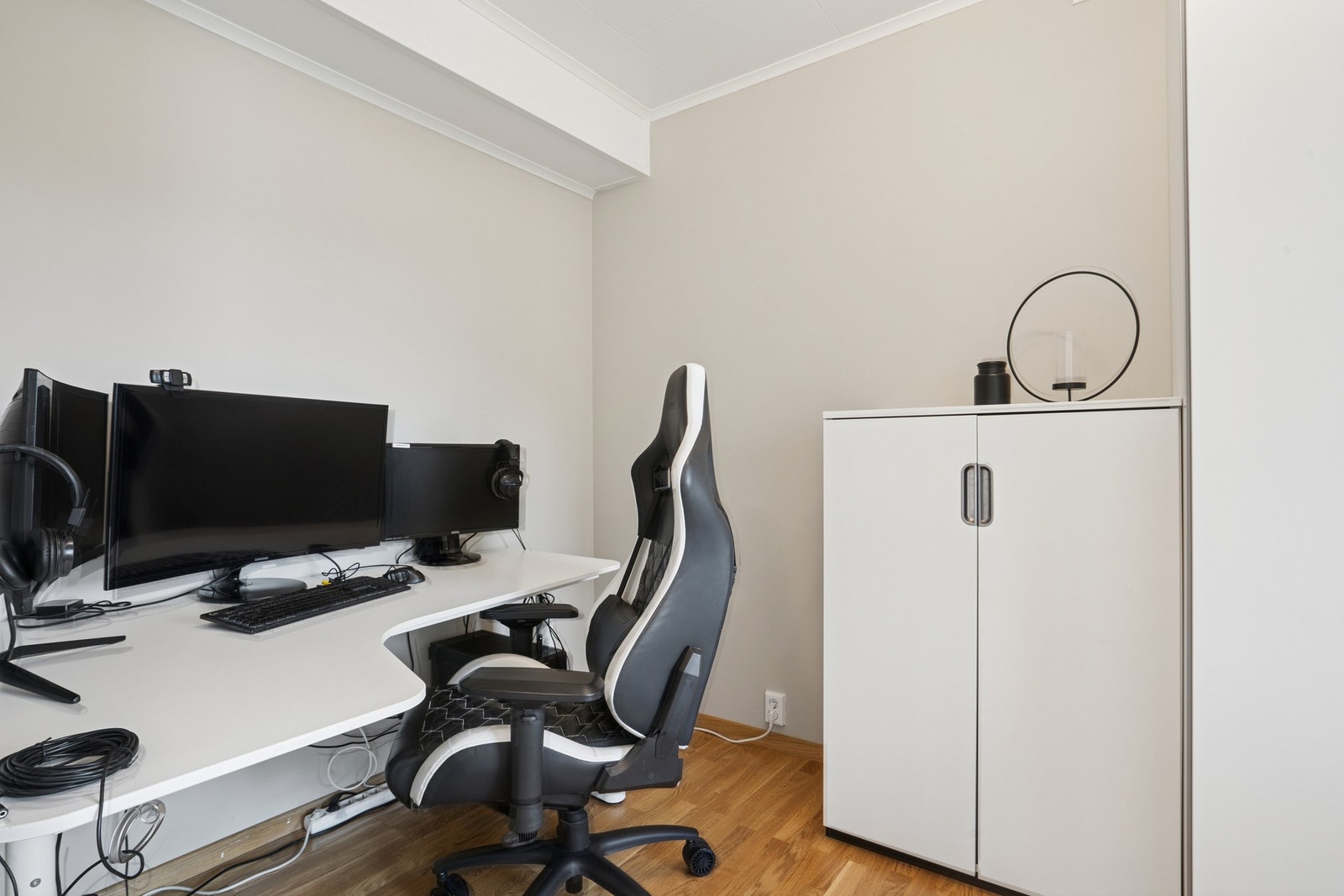 Dette rommet kan benyttes som gjesterom, hjemmekontor eller barnerom. Galleribilde