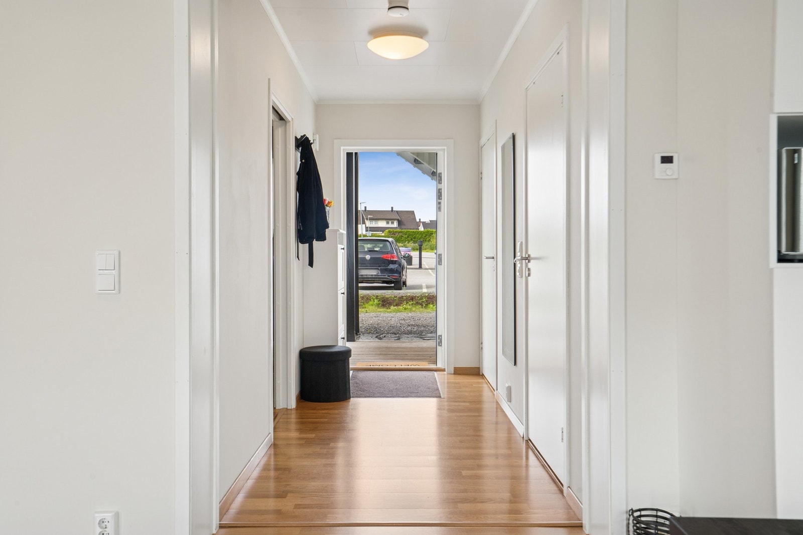 Her får man et flott førsteinntrykk av boligen. Galleribilde