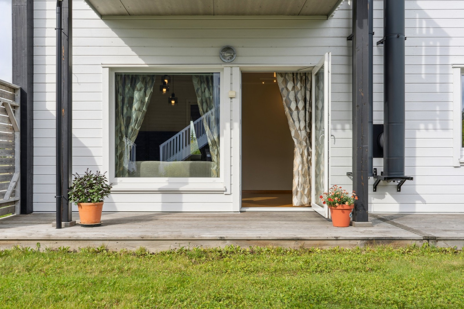 Fra stuen har du direkte utgang til en markterrasse på hele 20 m2! Galleribilde