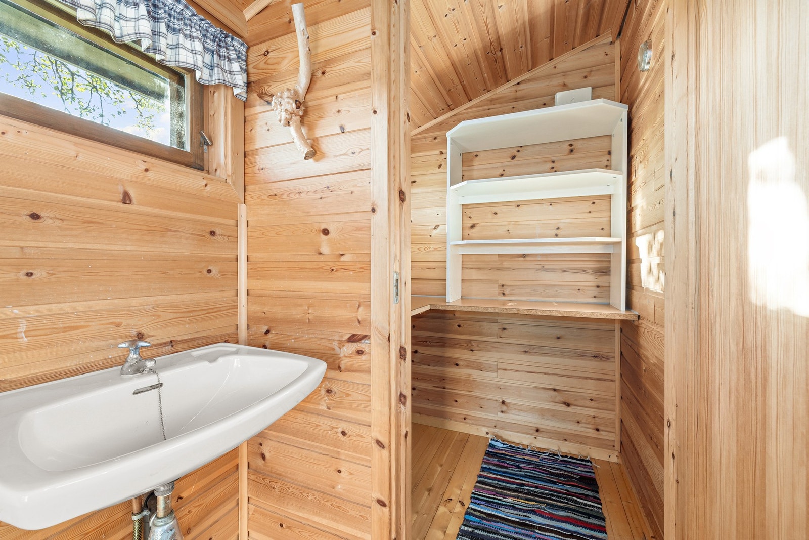 Matbod innenfor gang Galleribilde