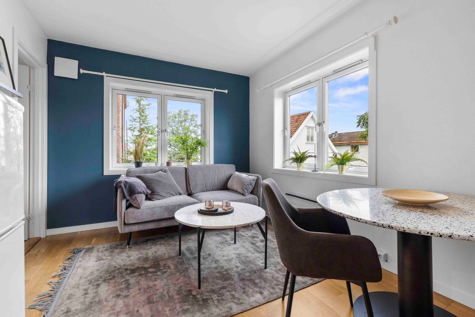 En innbydende og lys hjørneleilighet med stille og rolig beliggenhet i Gamlebyen. Galleribilde