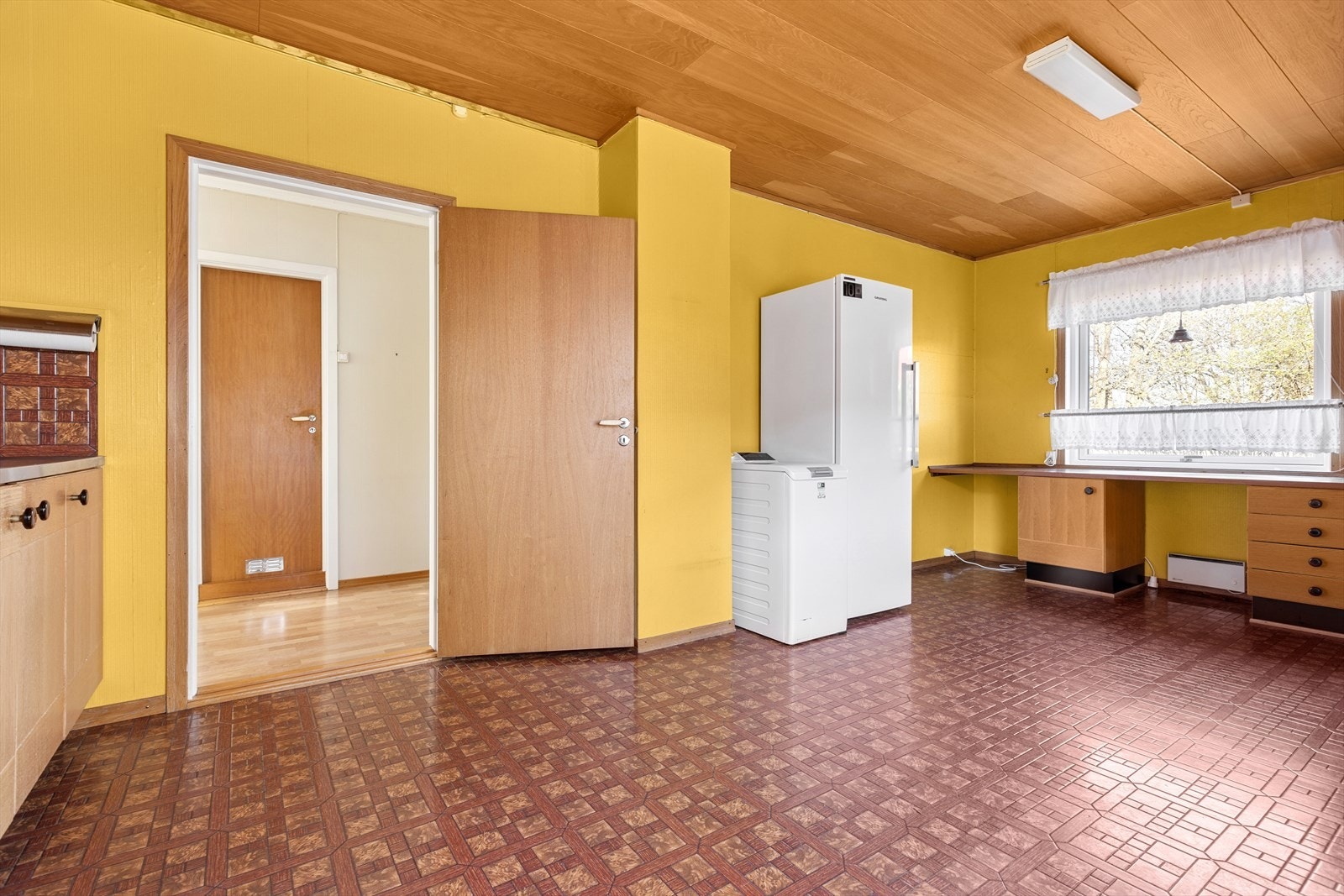 Her er det meget god plass til et koselig spisebord, hvor du kan nyte måltidene dine i en hyggelig atmosfære. Galleribilde