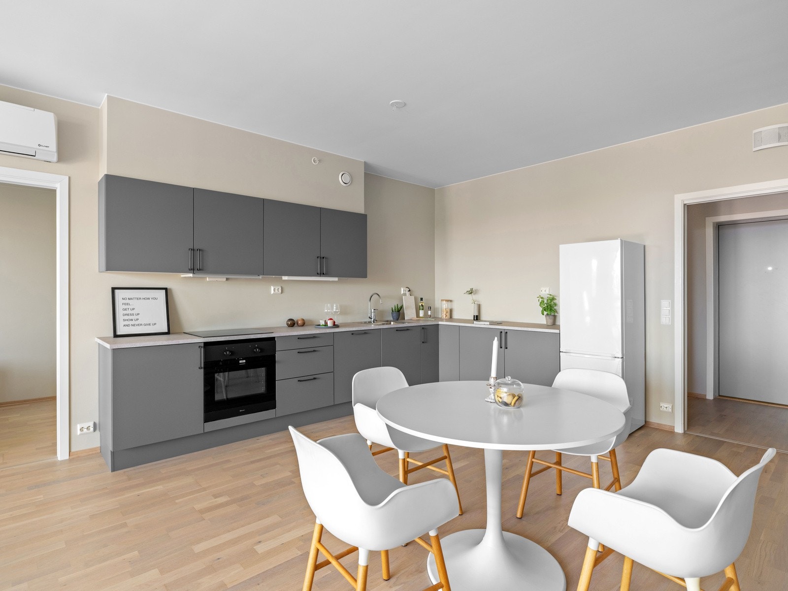 Det er også tilrettelagt for frittstående kjøleskap. Galleribilde