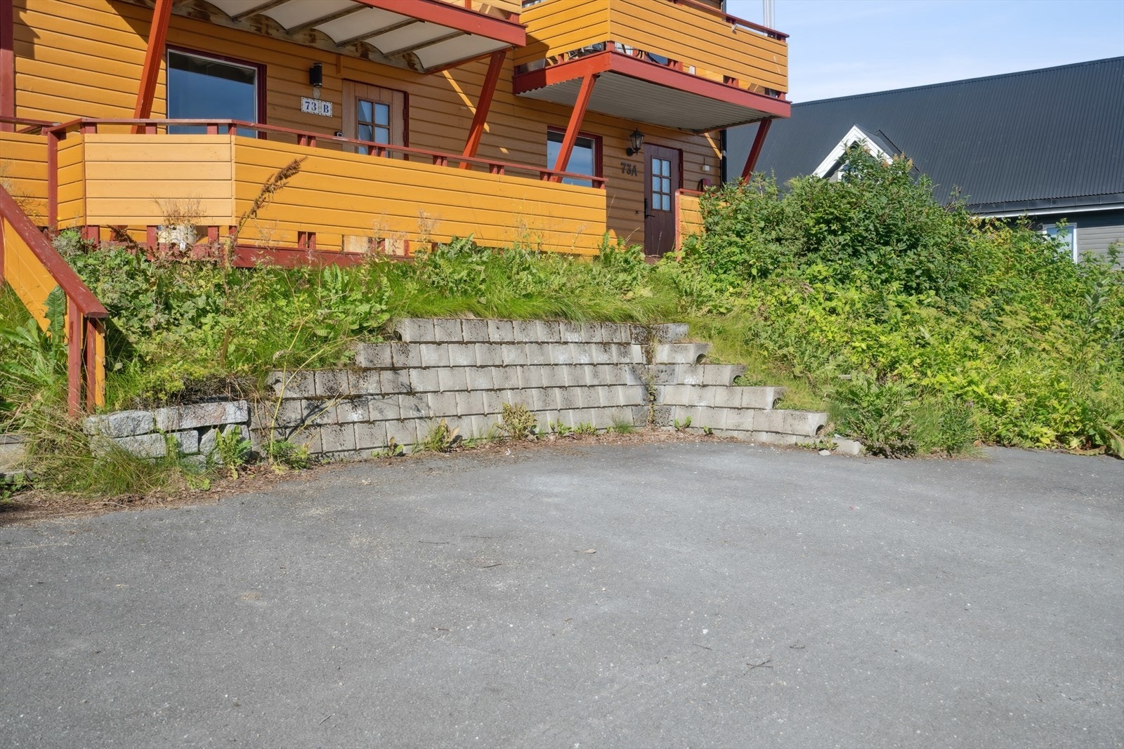 Parkering på felles tomt. Galleribilde