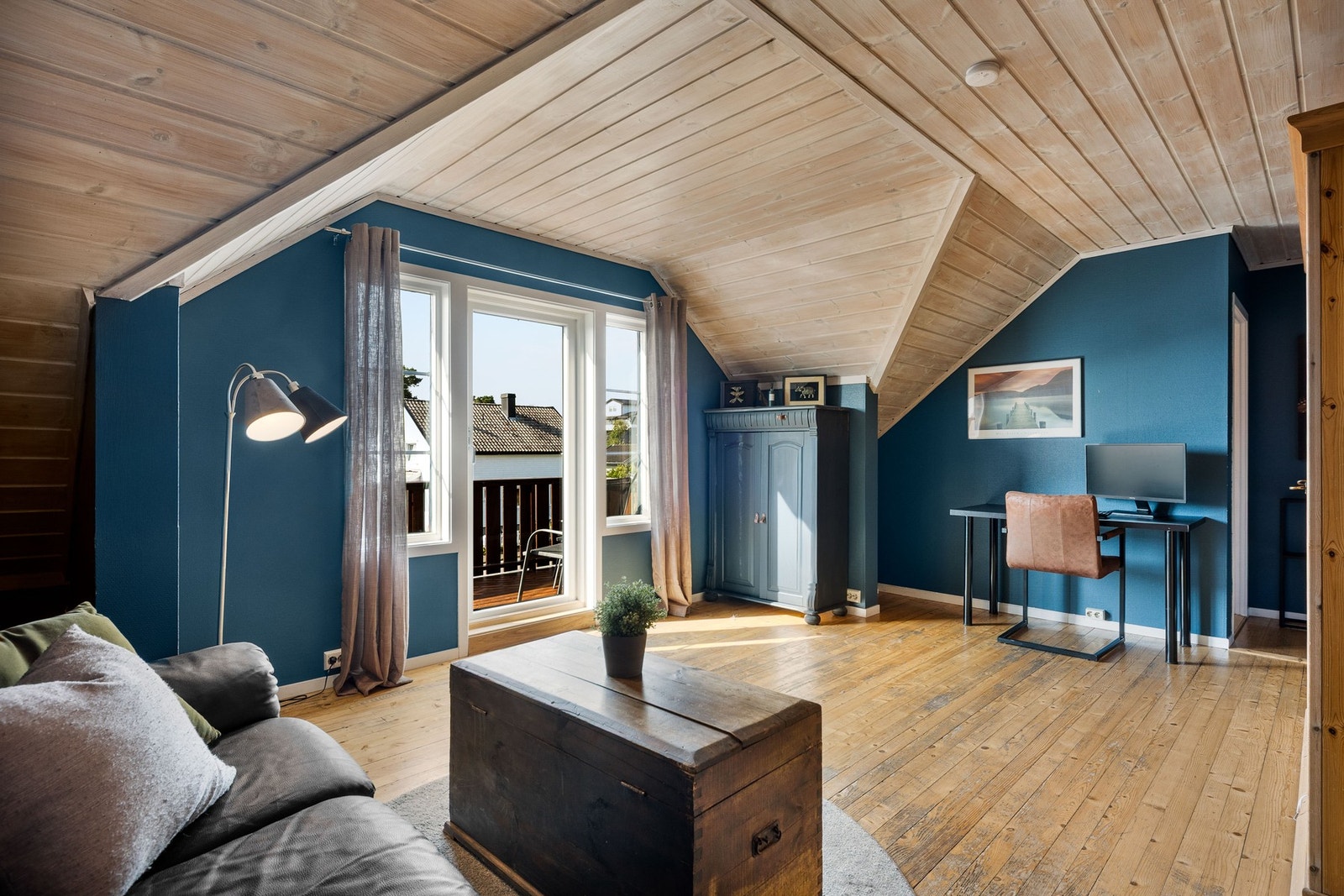 Stue i 2. etasje med utgang til balkong. Galleribilde