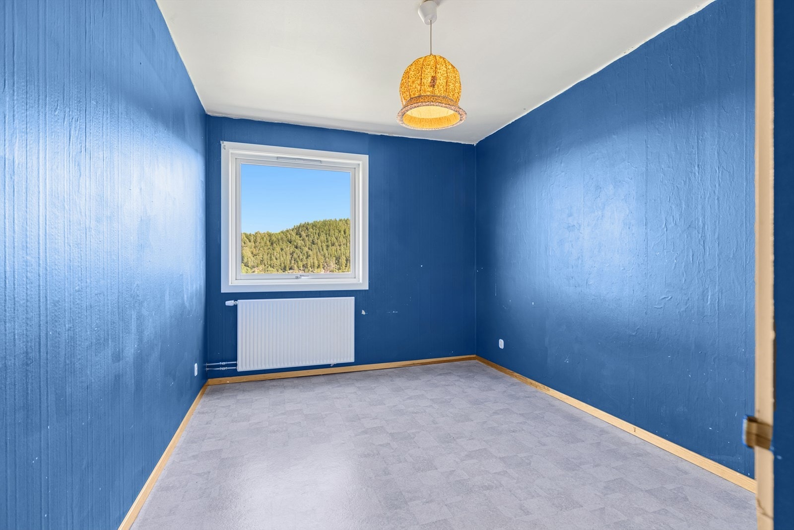 Boligen har to soverom. Begge av soverommene er av god størrelse med plass til ønsket møblement. Galleribilde