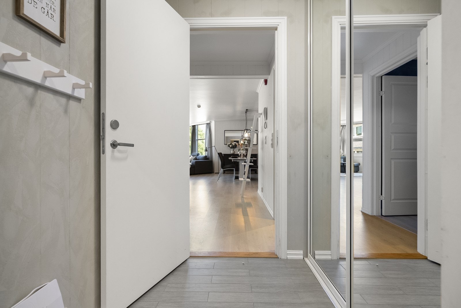 - Innvendig er boligen på romslige 81m² - Galleribilde