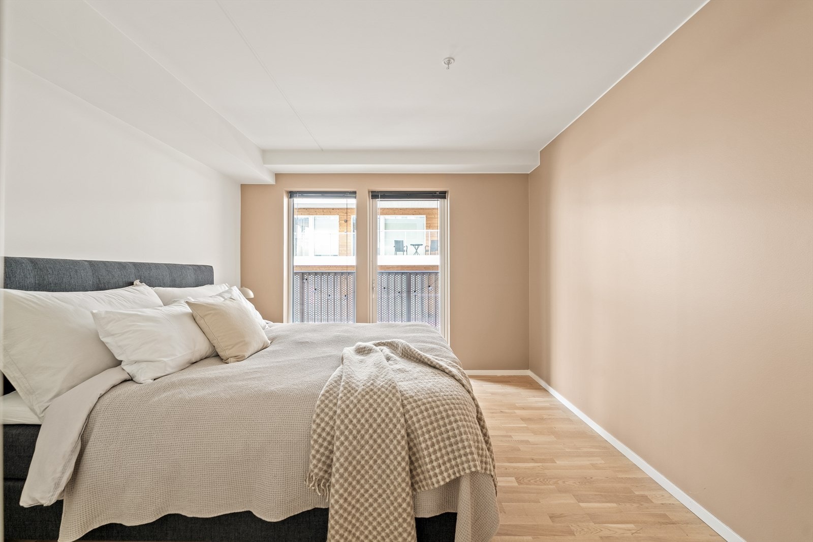 Hoved soverom med utgang til terrasse. Galleribilde