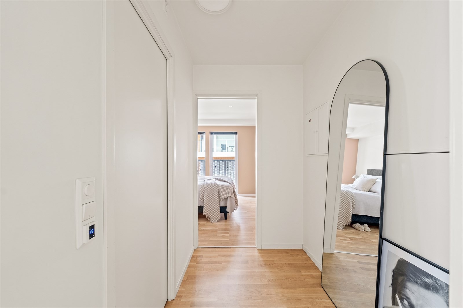 Mellomgang til bad og hovedsoverom. Galleribilde