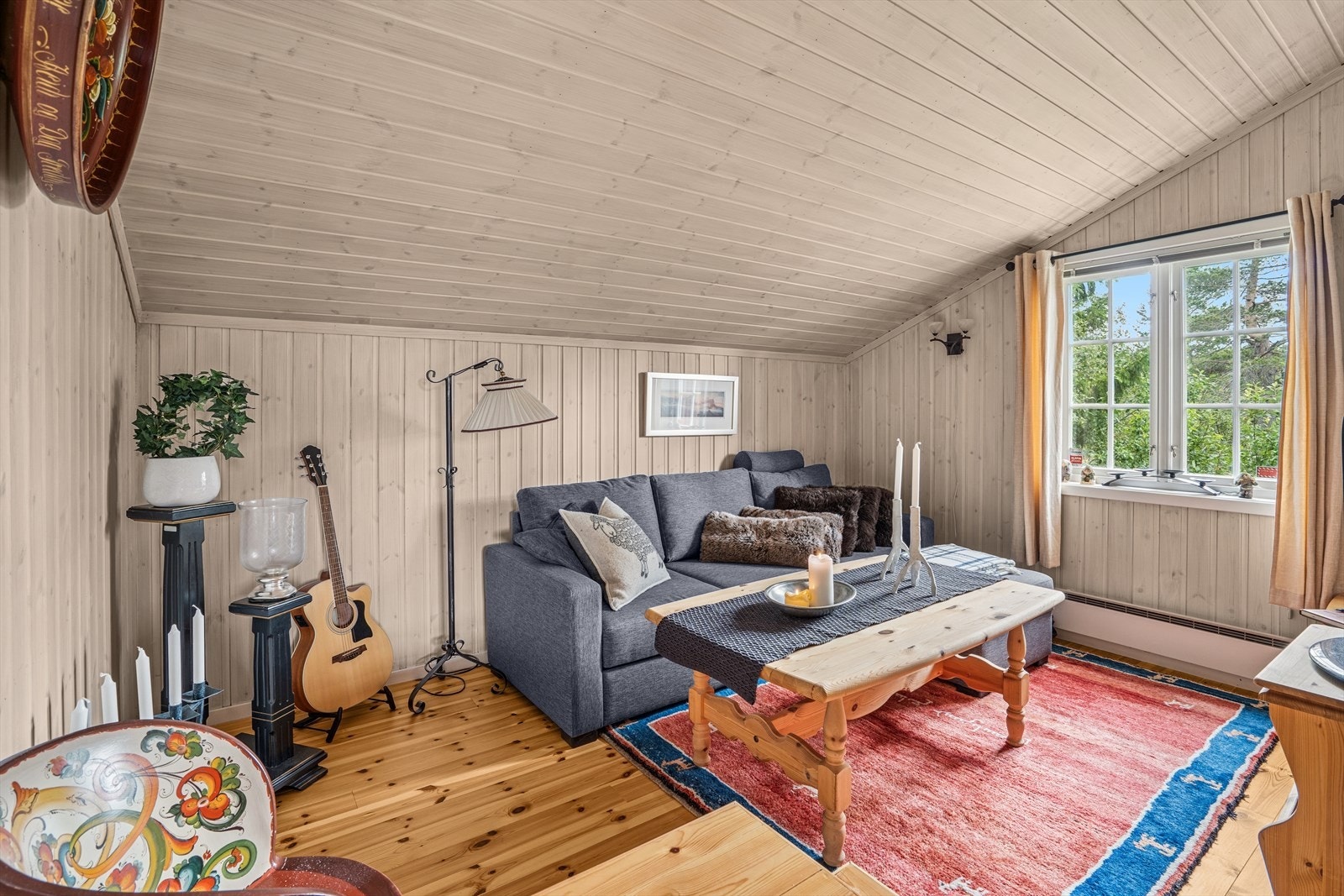 I tillegg har hytta en lun og trivelig TV-stue med god plass til avslapping Galleribilde