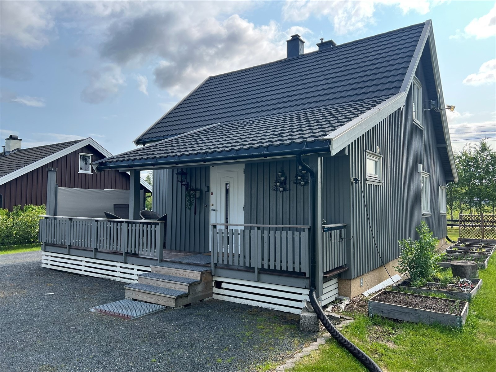 Flott overbygget inngangsparti. Galleribilde