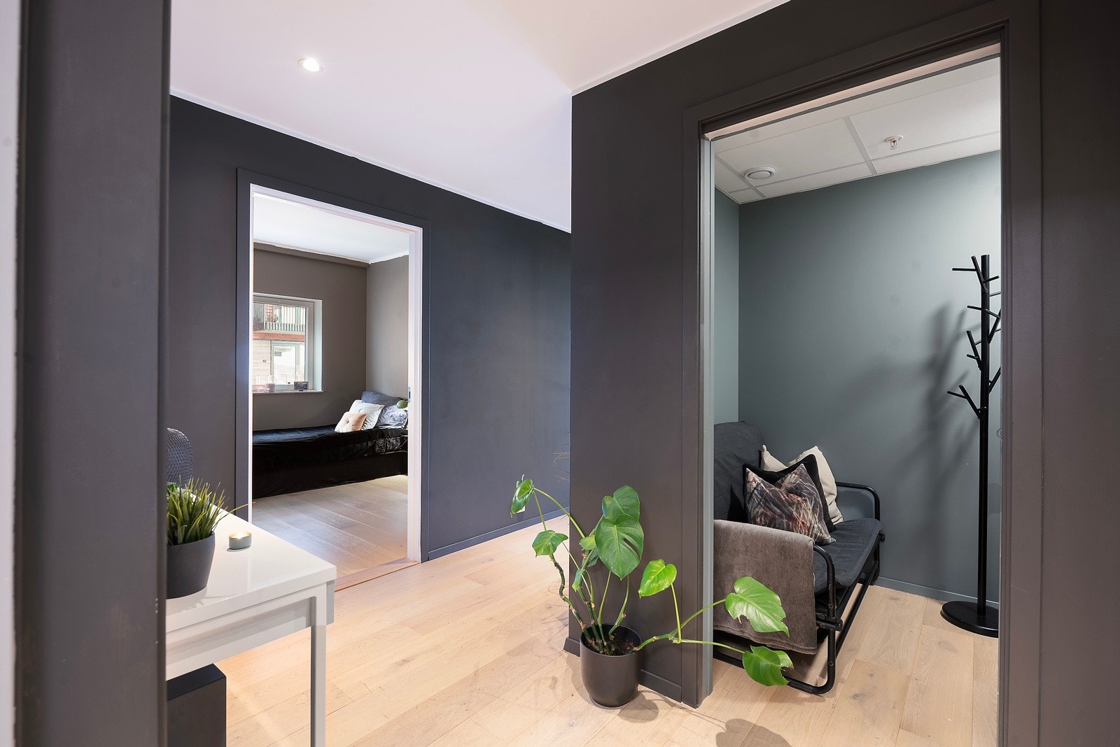 I entre er det også garderoberom eller den kan benyttes til bod Galleribilde