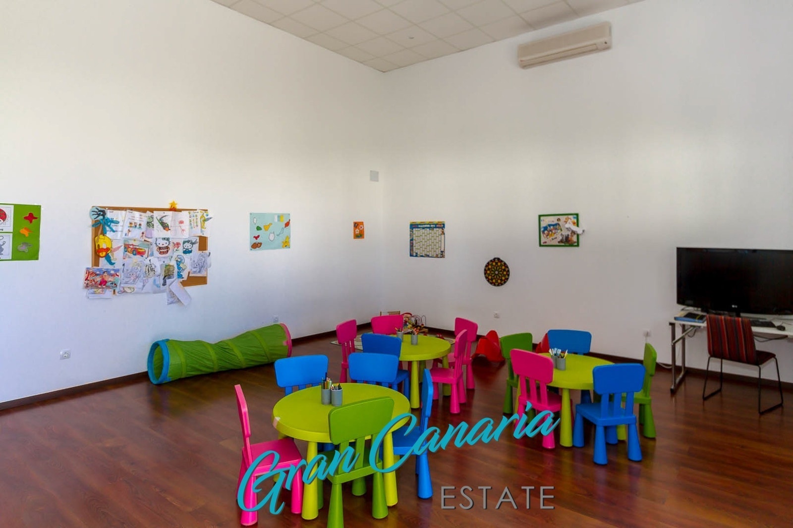 Lekerom for barna, mulighet for barnepass Galleribilde